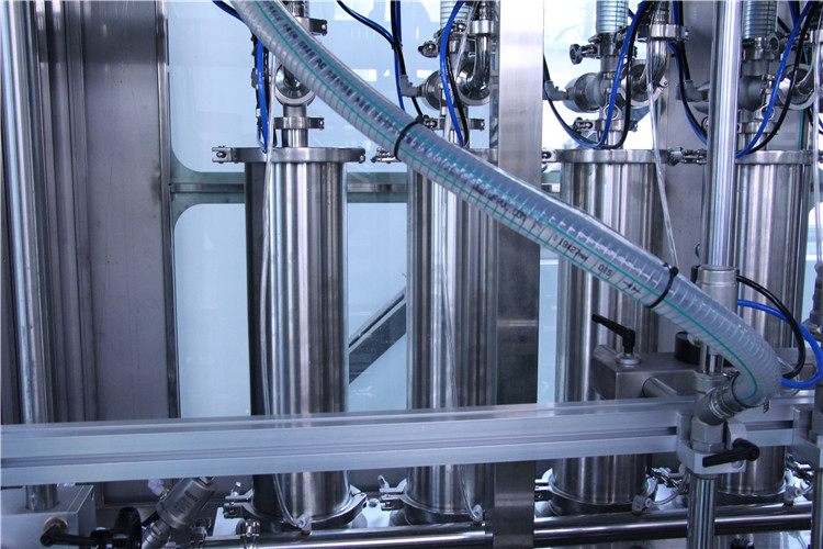 šokolādes pildīšanas mašīna