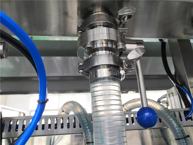 šokolādes pildīšanas mašīna